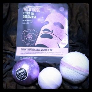 Gel mask and three bath bombs